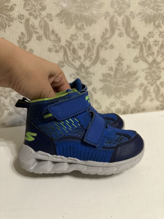 Демісезонні кросівки-черевики Skechers, розмір 24