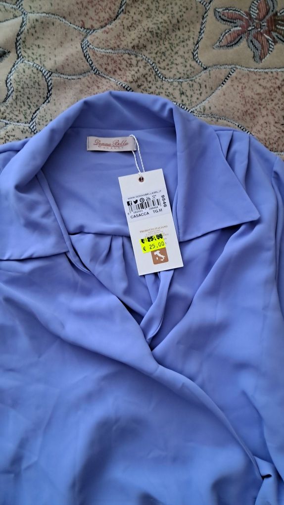 Нова блузка красивого кольору