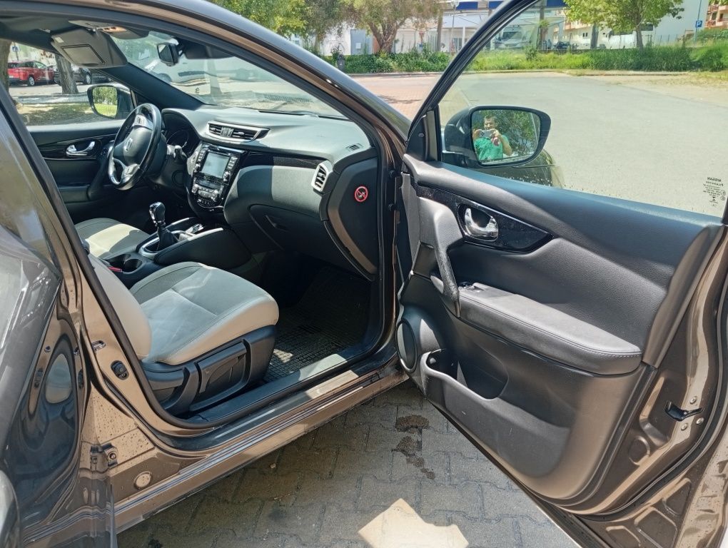 Nissan Qashqai 1.6 Tekna Premium Alcanta 4x4i negociavel