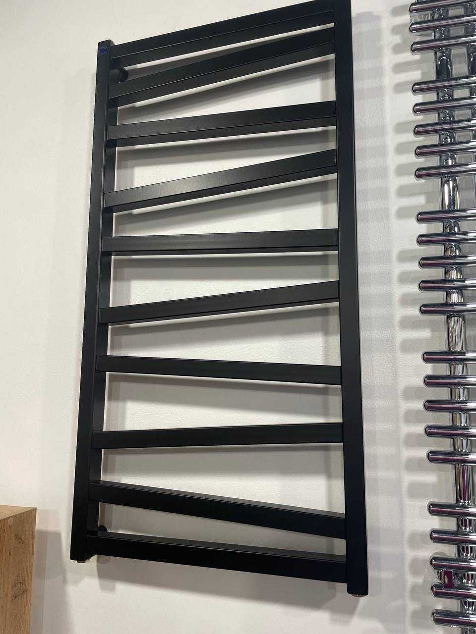 Дизайнерська рушникосушка  KOMEX ZOE 990X500 чорна, Польща