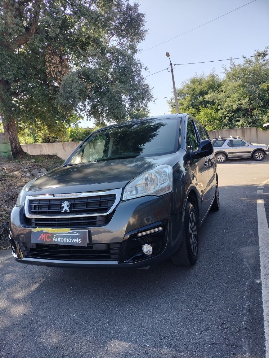 Peugeot partner de 2017 com 178 mim km Atensao Versão Longa