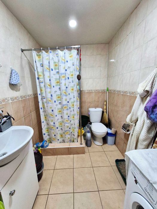 Продам однокімнатну квартиру 37 м2 з меблями та технікою.