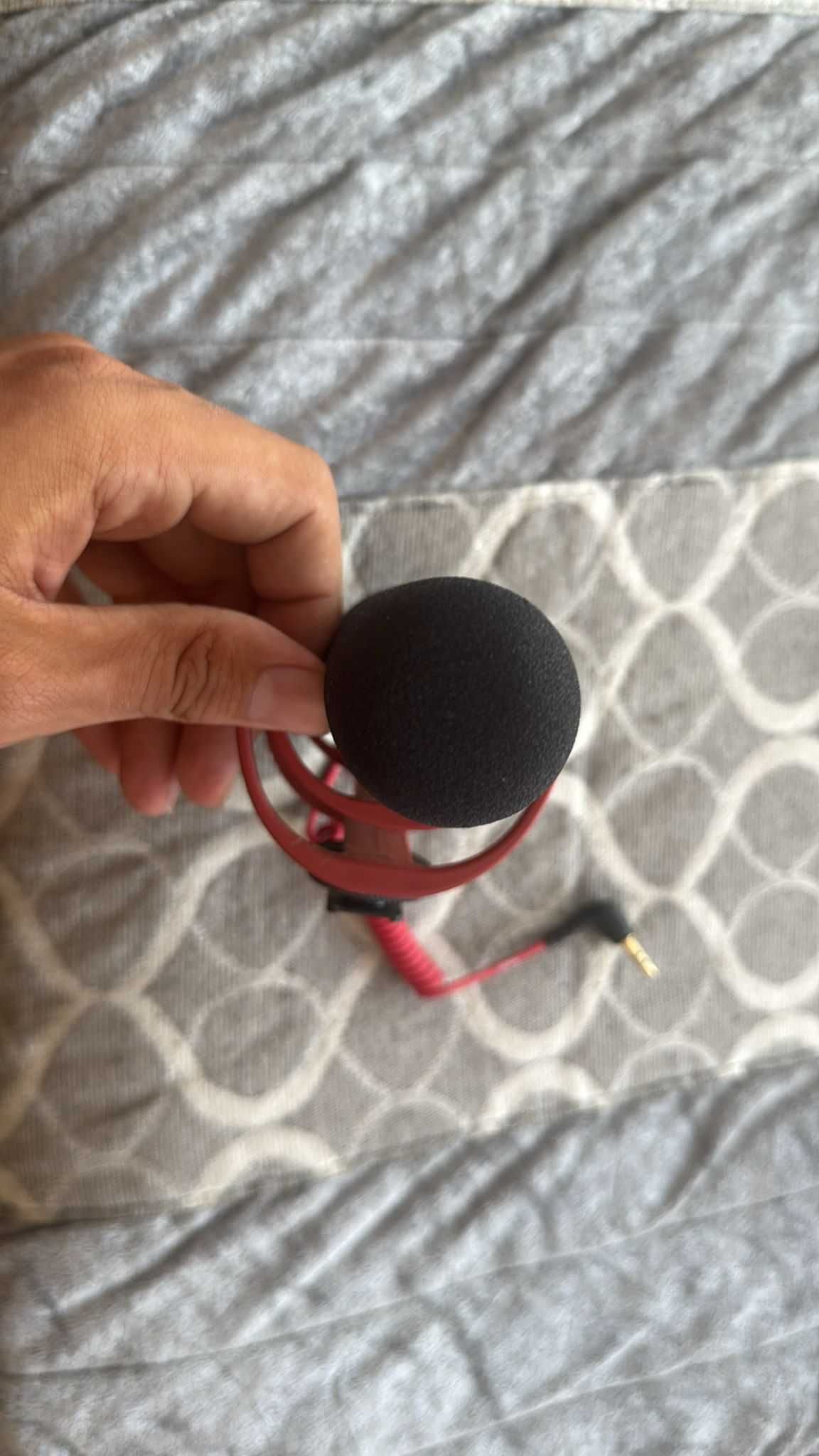Microfone RØDE VideoMic GO – Direcional, com suporte anti-choque