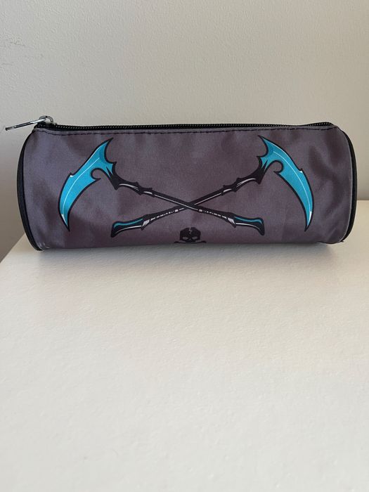 Vende-se Vários Estojos