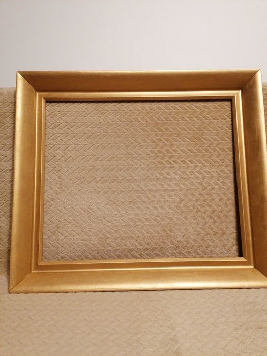 Złota drewniana rama do obrazu