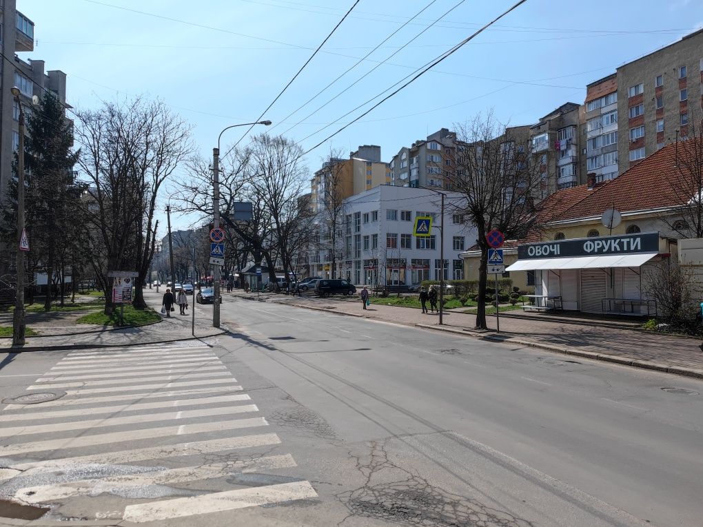 Комерційне приміщення вільного призначення в  живому районі