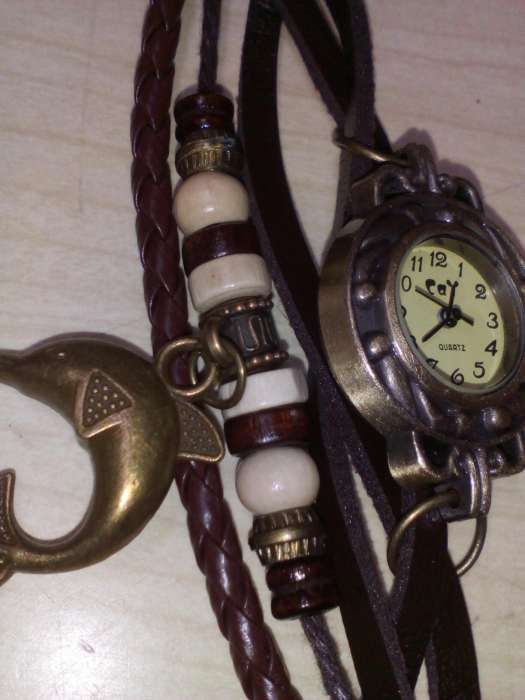 Relógio com Pulseiras.