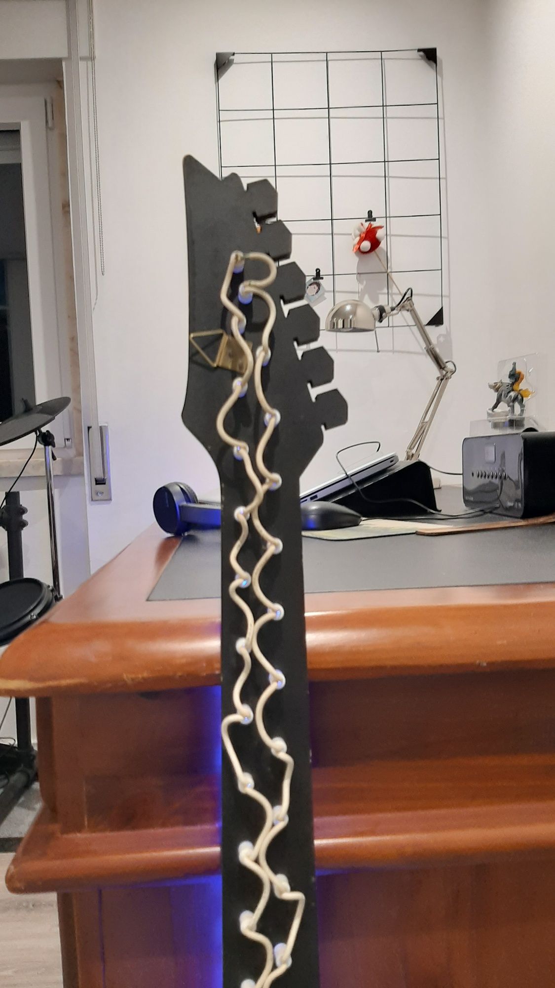 Guitarra decorativa com luz