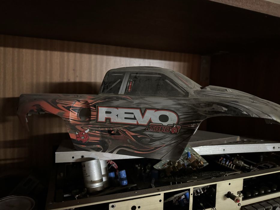Traxas revo /e-revo model zdalnie sterowany