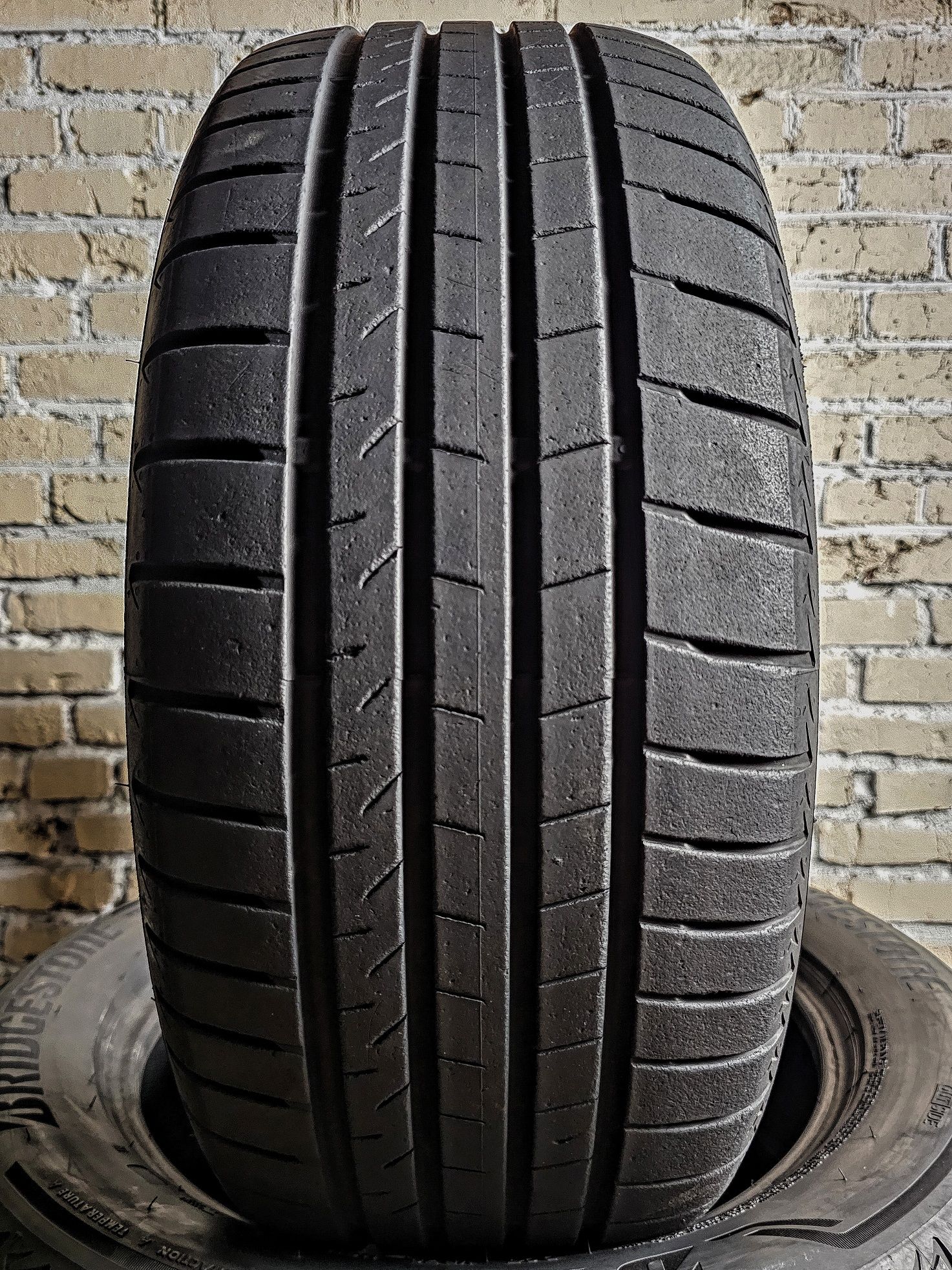 Шини 235/55r18 Bridgestone | 2023 | 6.5mm | Hungary | Преміум комплект