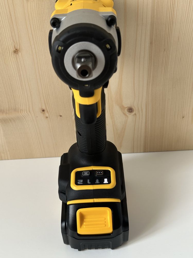 Компактний ударний гайковерт Dewalt DCF922-QW 18 В