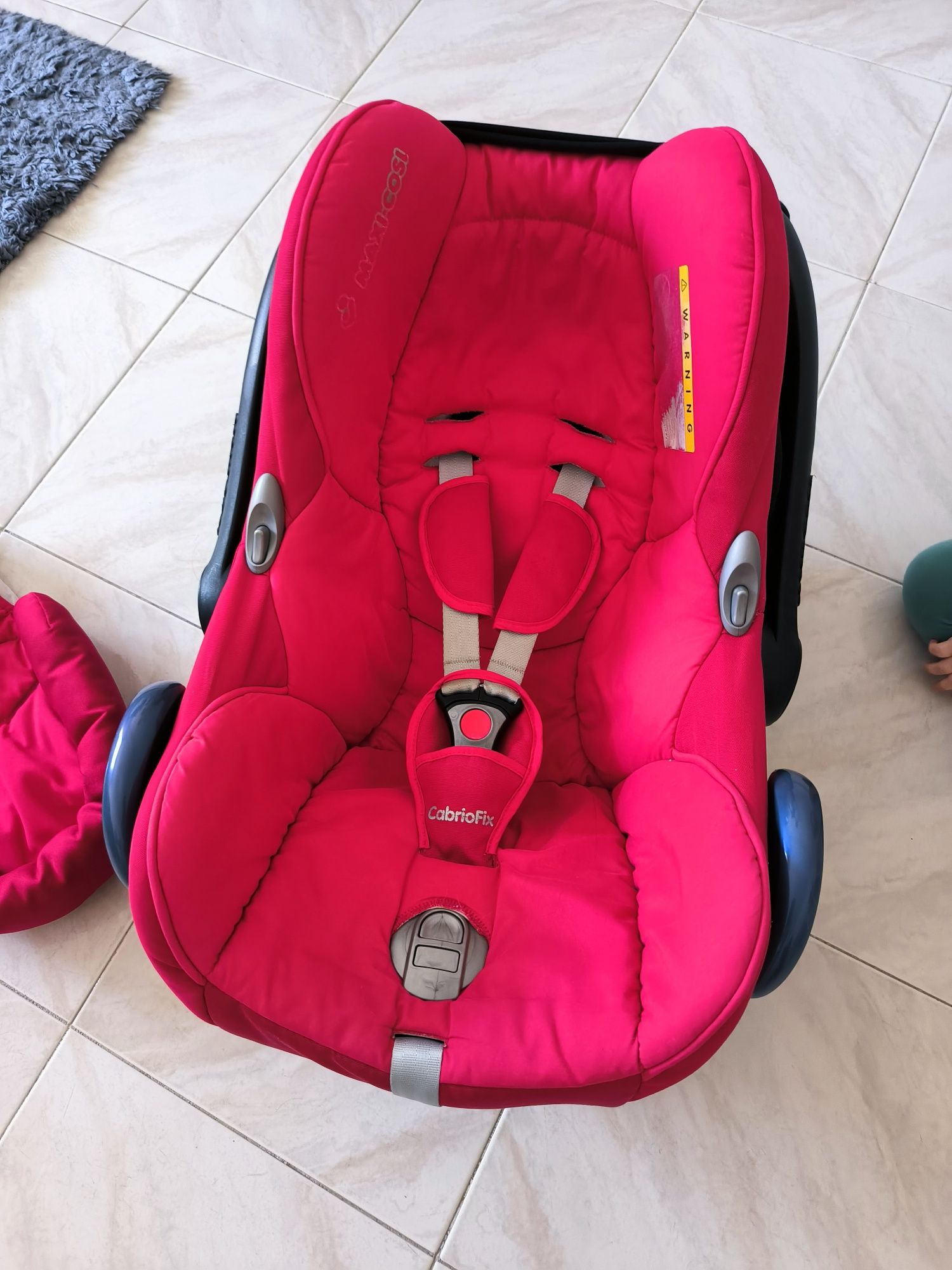 Ovo Maxi Cosi Cabriofix + Base