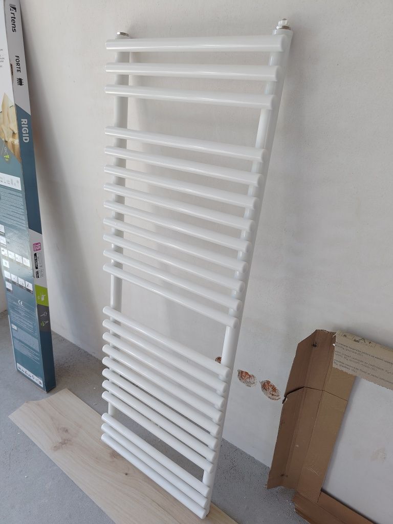 Grzejnik łazienkowy NOWY 40x114cm, rozstaw 37cm