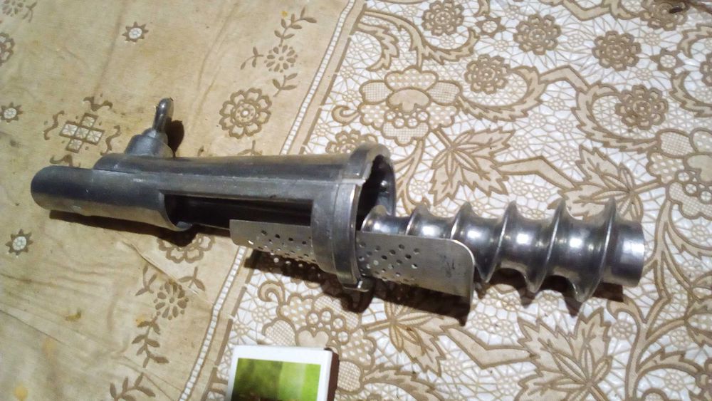 Продам ручную соковыжималку - приставку к ручной мясорубке времен ссср