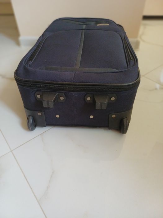Валіза мала в хорошому стані