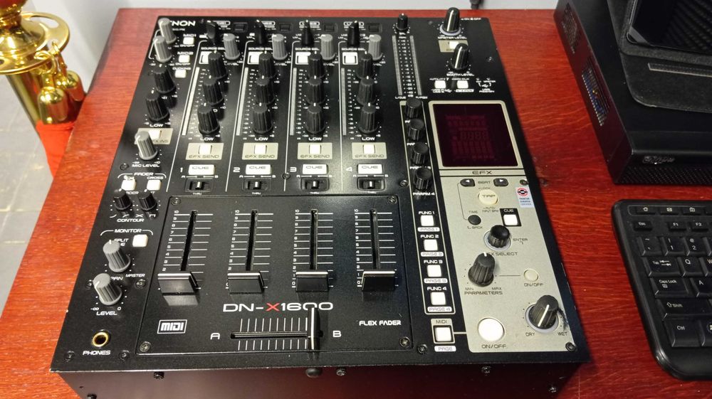 Denon DN-X1600 cyfrowy 4-kanałowy DJ mikser