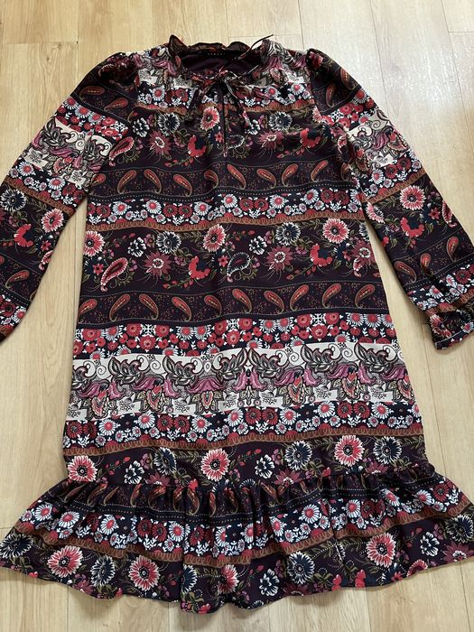 Sisley piękna sukienka M wzór falbanka