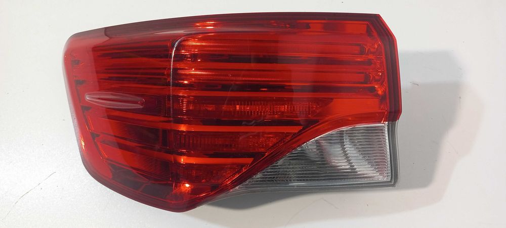 Toyota Avensis T27 lift sedan lampa tylna lewa Led oryginał 2011-14