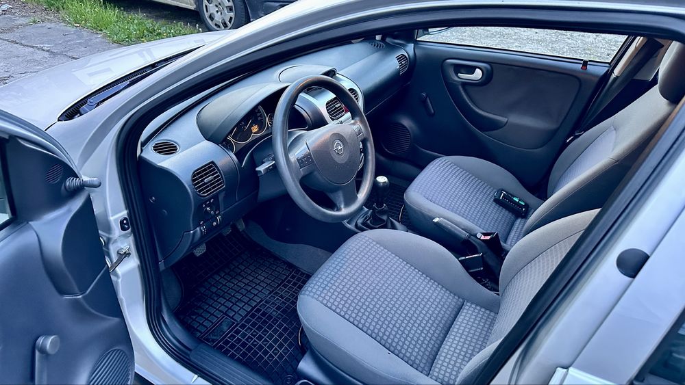 Opel Corsa C  1.2  rok 2003 klima