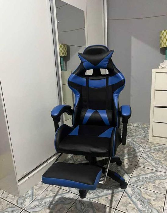 крісло геймерське комп'ютерне з підставкою