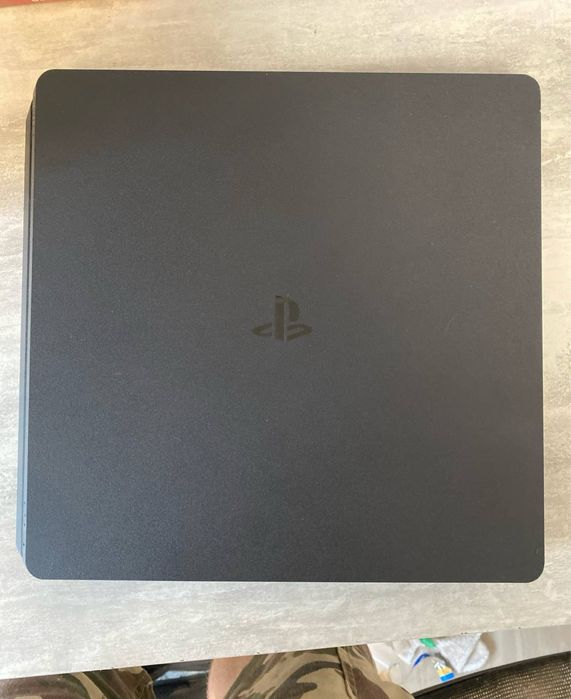 Playstation 4 slim два диска в подарок