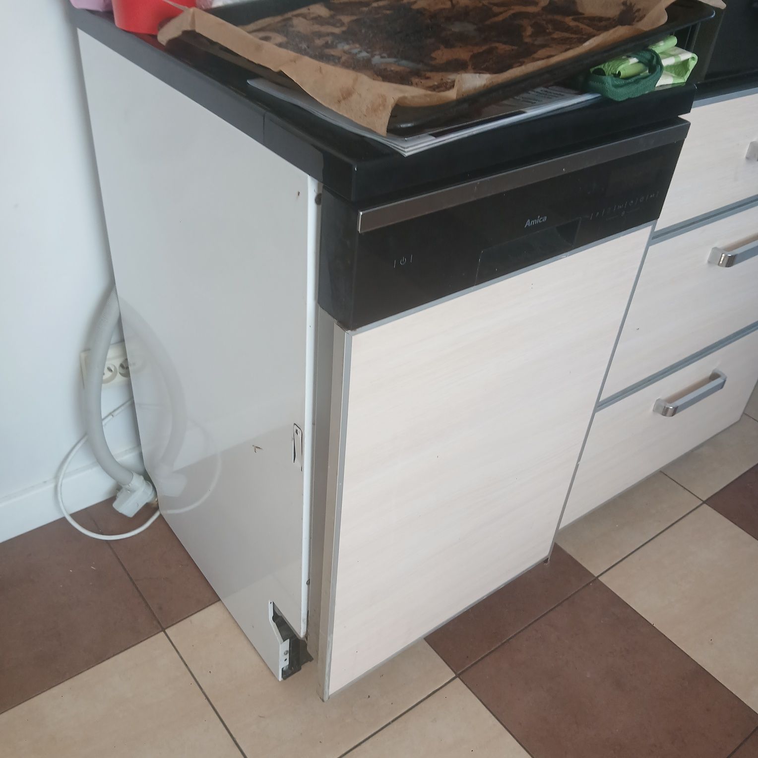 Zmywarka amica pod zabudowę zzm427e błąd e4