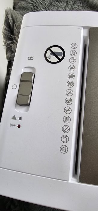 Niszczarka do dokumentów leitz IQ home p4