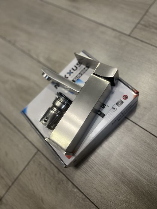 Змішувач для умивальника Mixxus KUB-001, нержавійка, квадратний дизайн