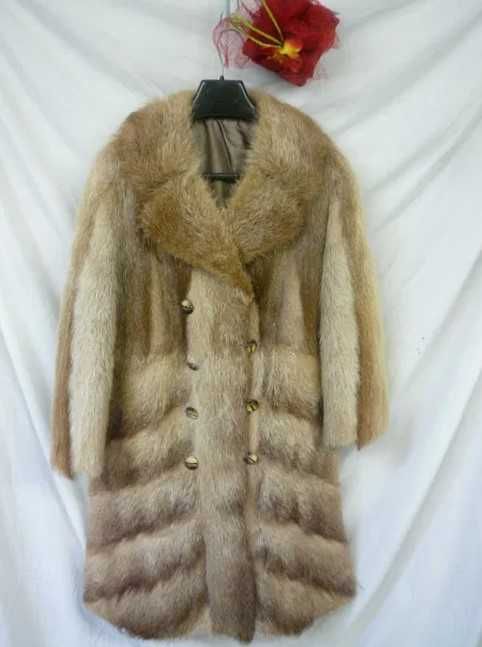 Casaco comprido em pelo natural