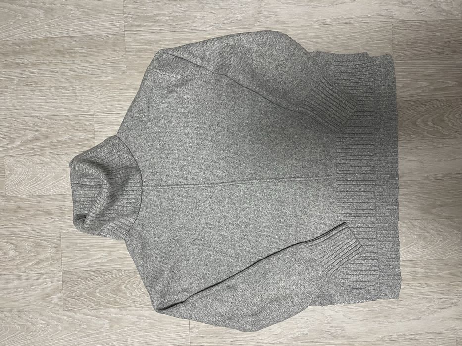 Светр з розрізами H&M, розмір S-М