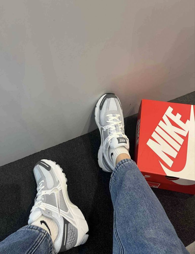Оригінальні Кросівки Nike Air Zoom Vomero 5 Wolf Grey Cool Grey вомеро