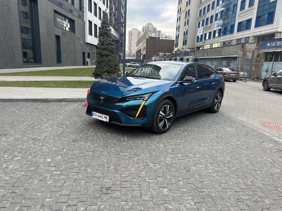 Автомобіль Peugeot 408 пежо 408
