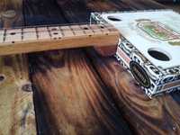 Cigar box guitar