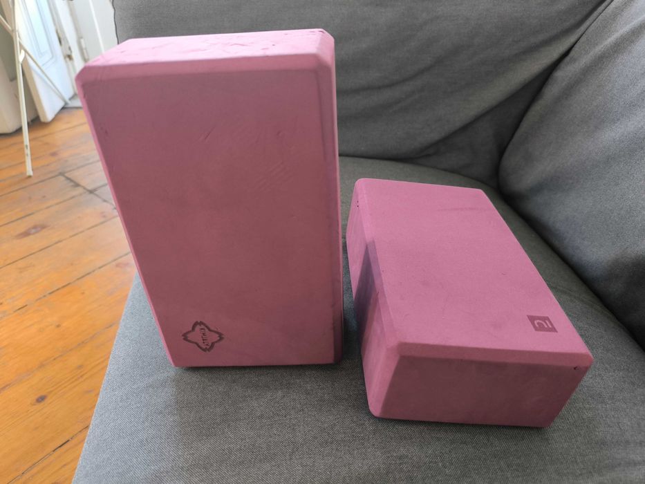 2 blocos de ioga em segunda mao – 4 EUR