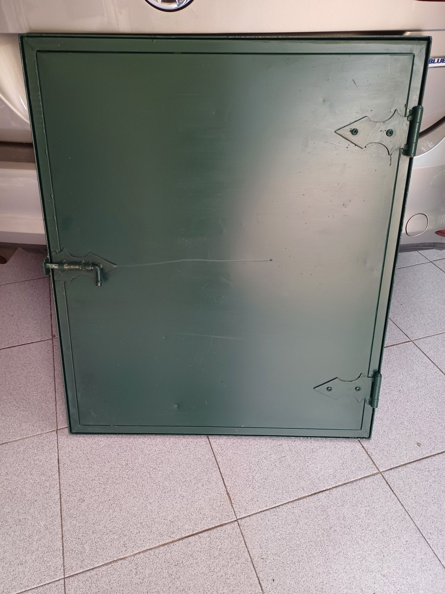 Janela em ferro pintada
