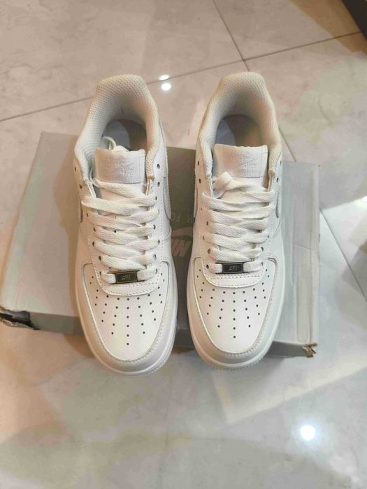 Damskie białe trampki Nike, rozmiar 41