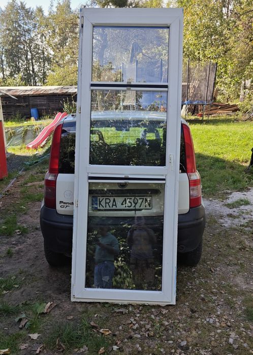 Zestaw okno balkonowe dwuszybowe z roletami plisami plastikowe