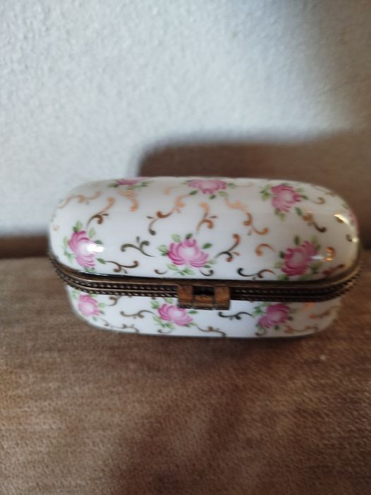 Caixa pequena em porcelana