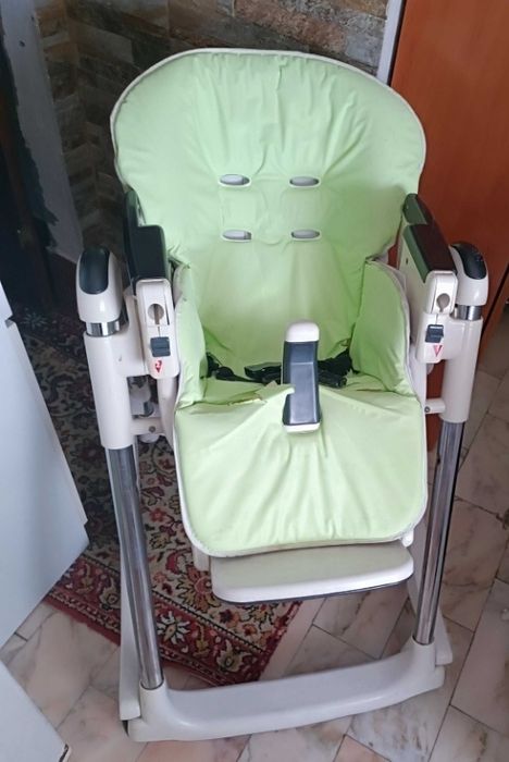 Cadeira da papa com mesa