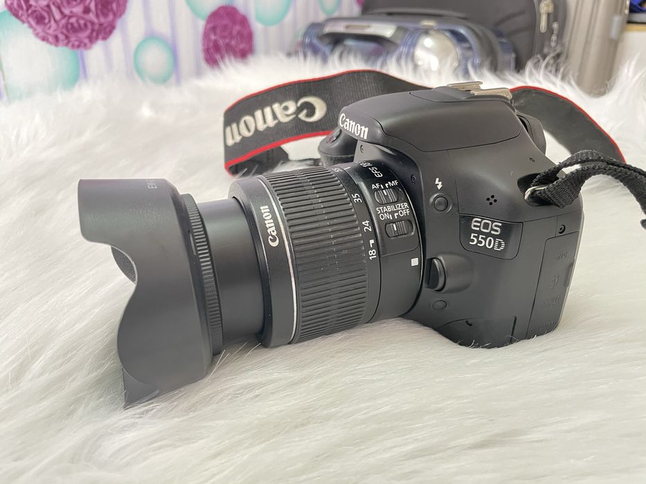 Canon Eos 550D com lente 18-55mm e bolsa