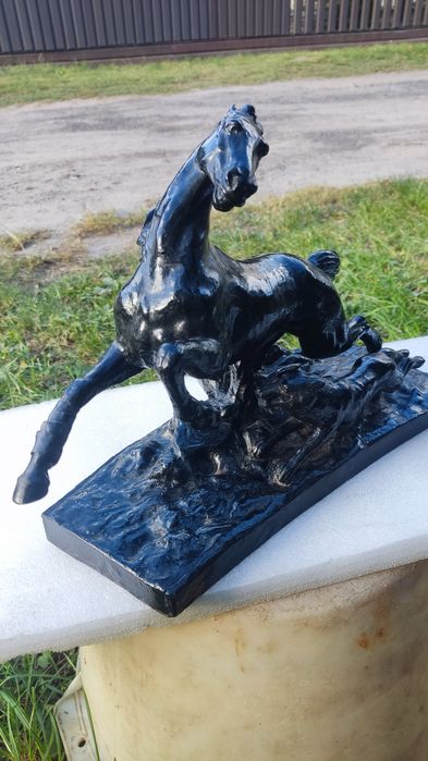 Металевий  кінь висота 30 см, довжина 40 см