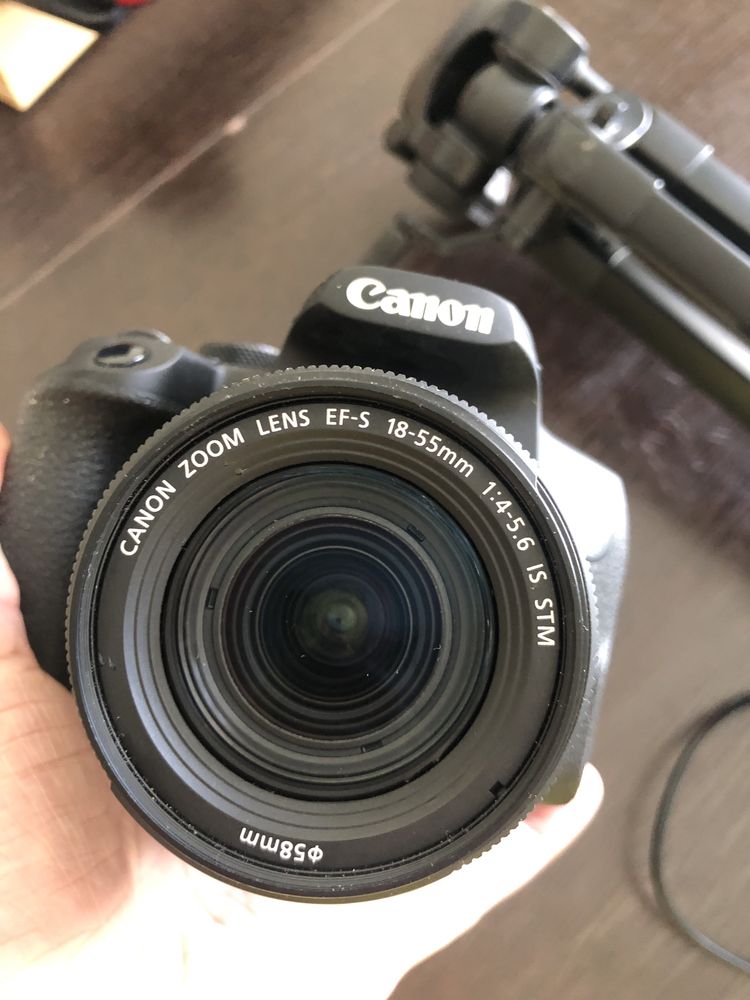 Фотоапарат Canon 850 D + флешка 128 Gb, адаптер і штатив