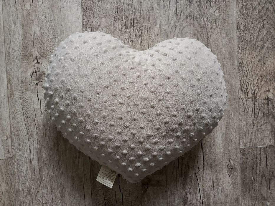 Szara poduszka serce 40 x 45