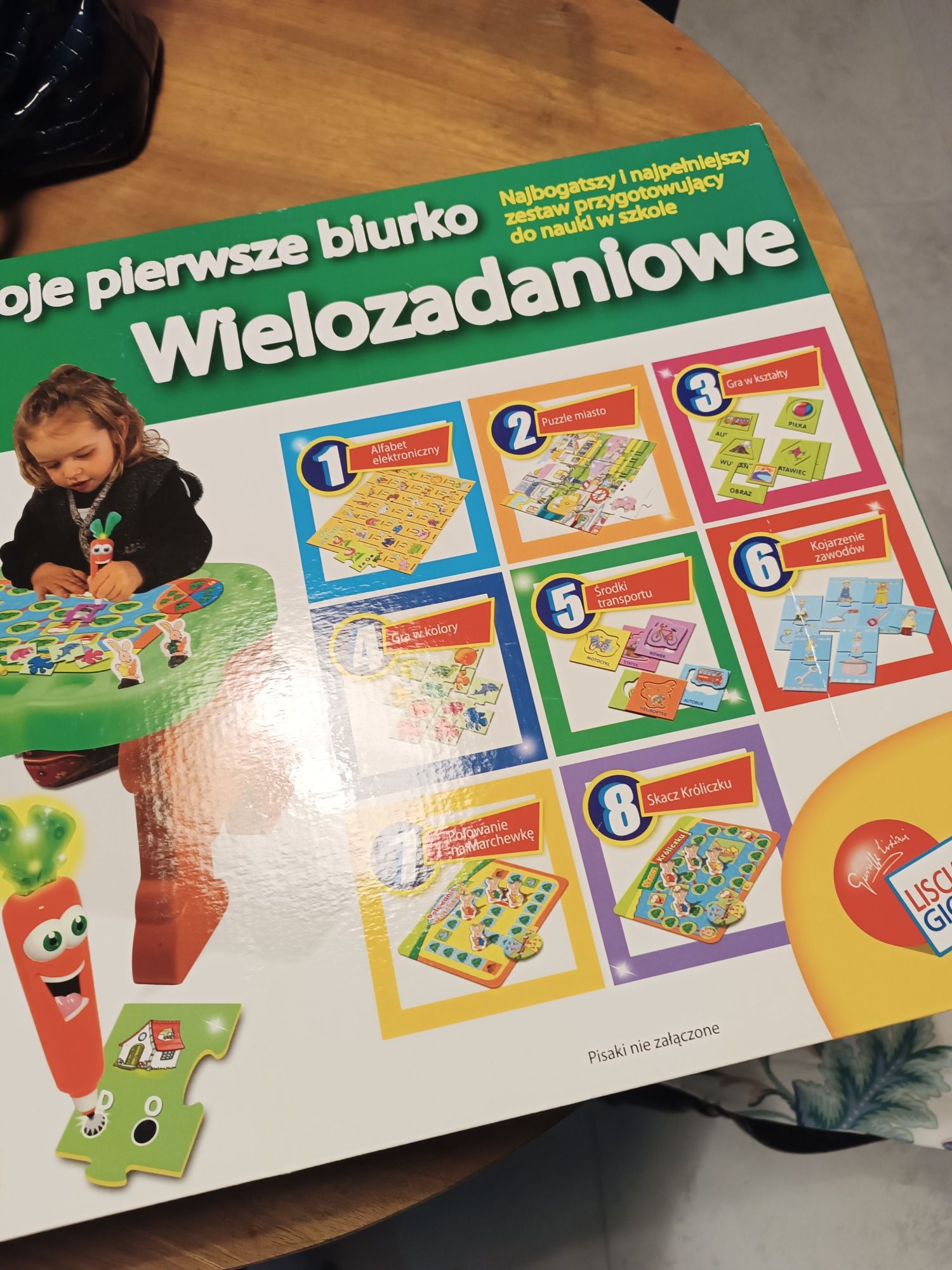 Zabawka edukacyjna: biurko wielozadaniowe Karotka