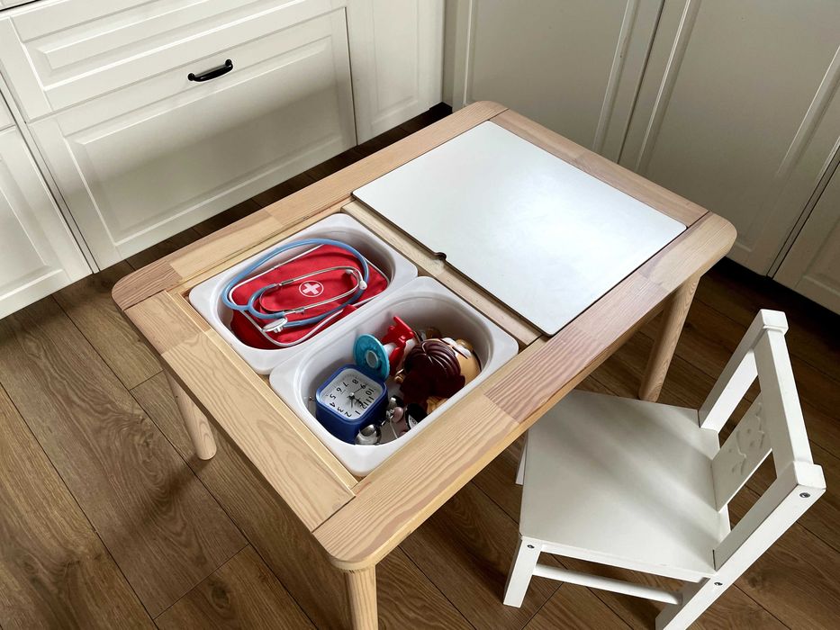 Stoilk dziecięcy Flisat + krzesełko Kritter z pojemnikami