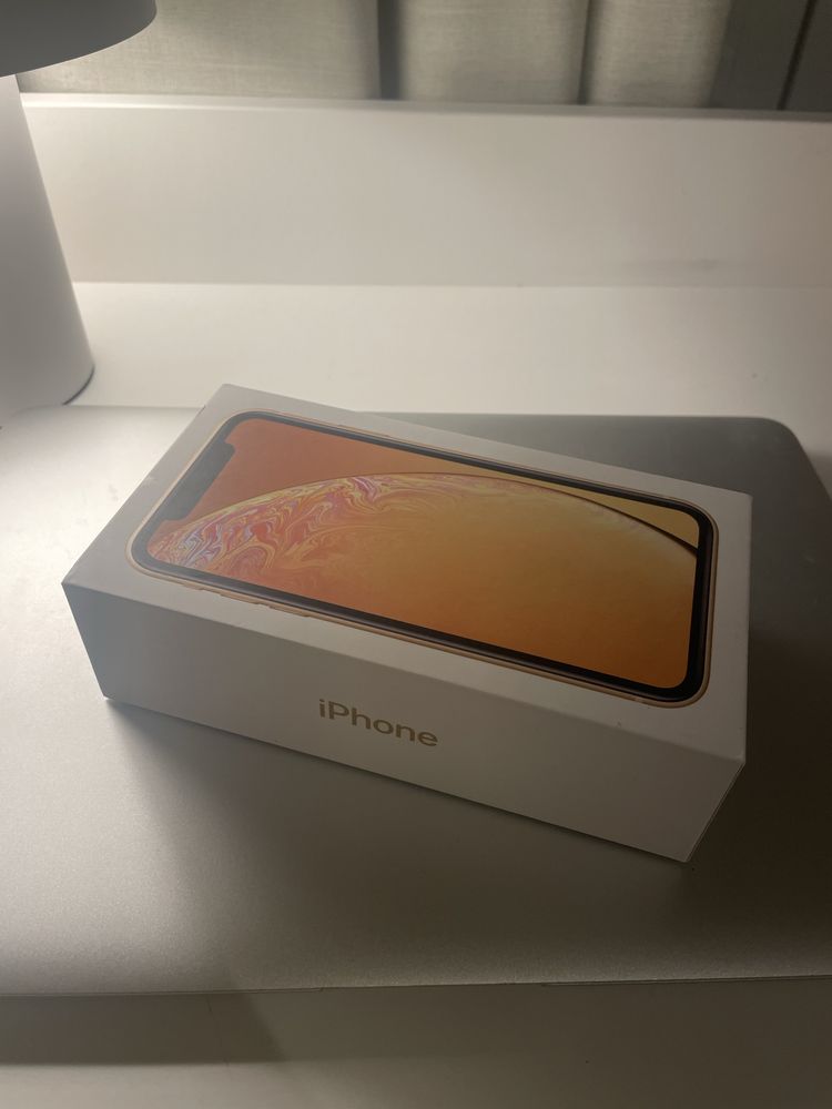 iPhone XR żołty