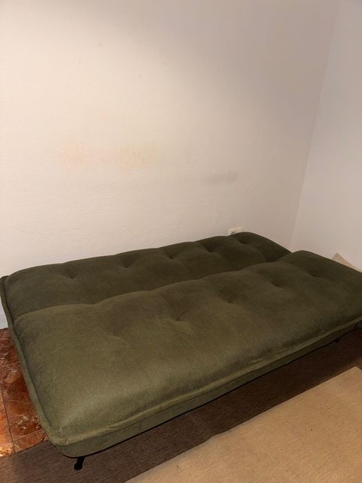 Sofá cama verde comprado em Agosto