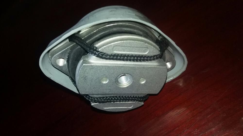 Подушка двигуна коробки опора Audi A4 A6 VW Passat Ауди ауді 2.5 1.9