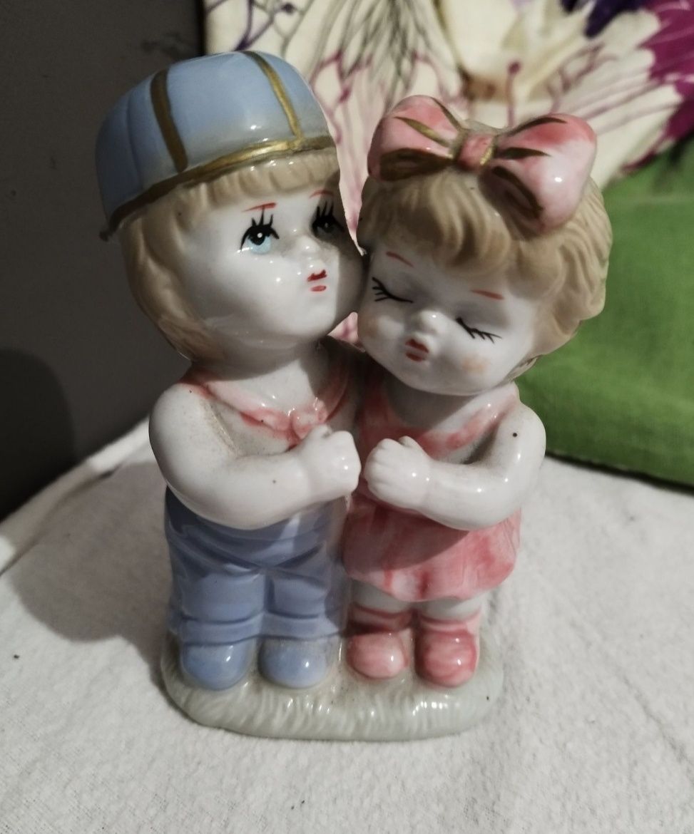 Śliczna figurka porcelanowa.. polecam..