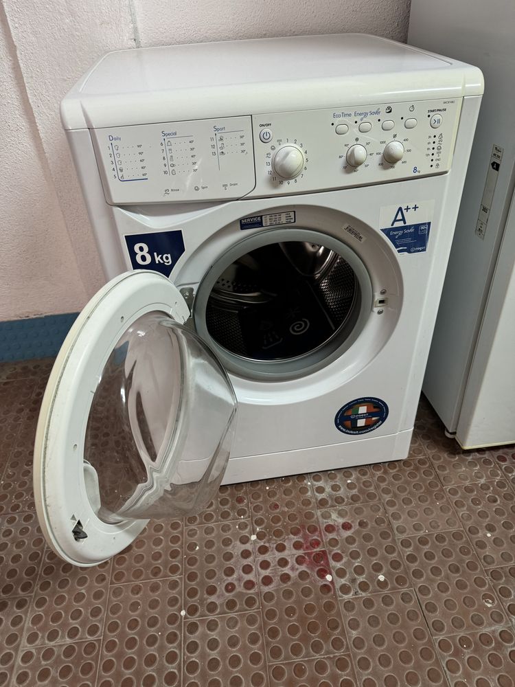 Máquina lavar roupa Indesit -8 Kg